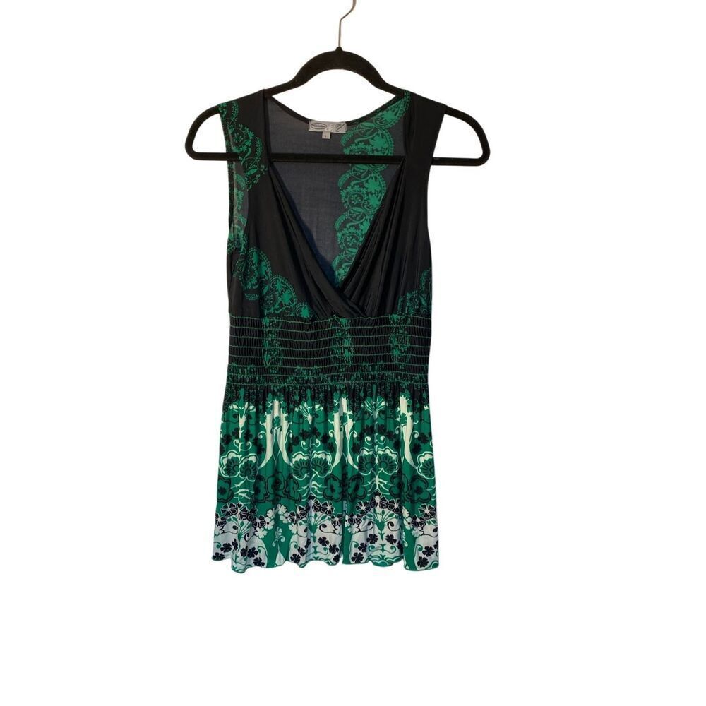 Mandee women’s green, black and white Smocked sleeveless top L
